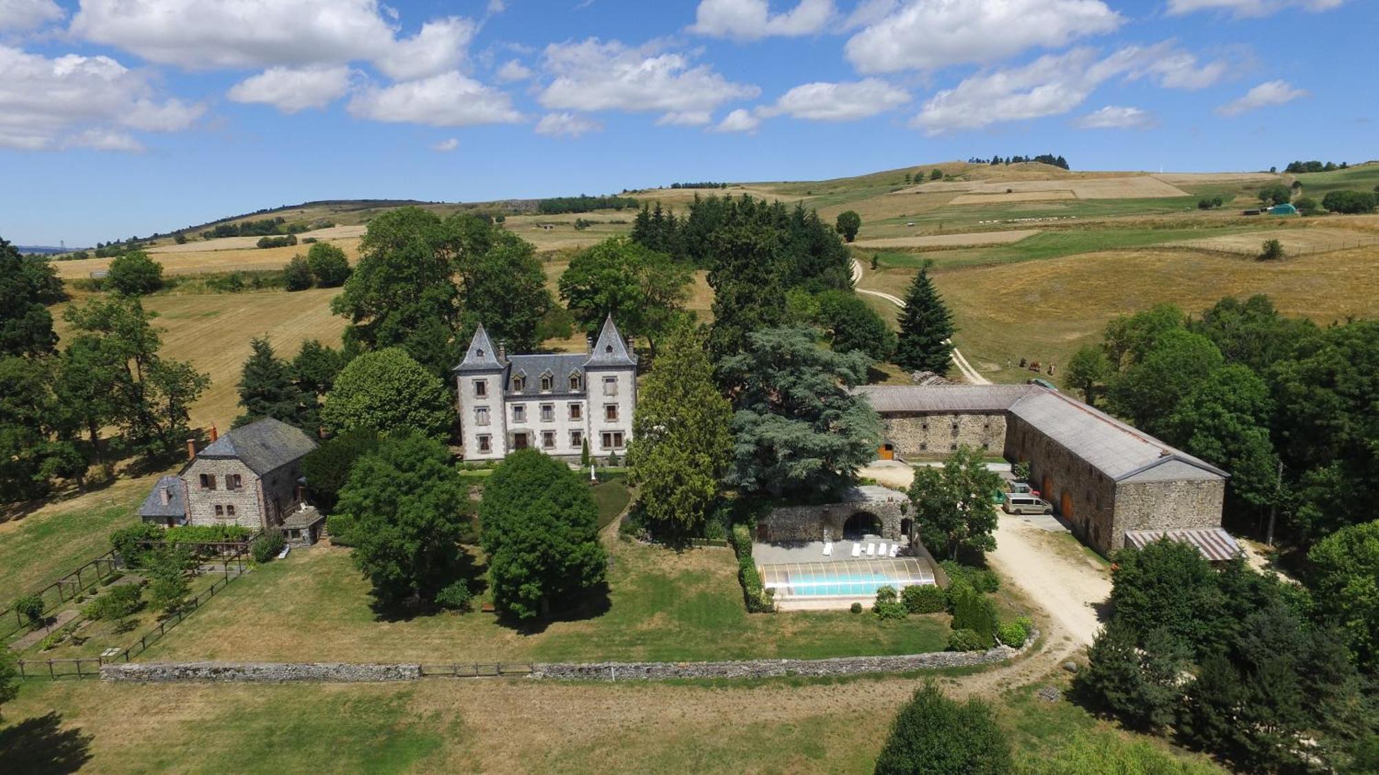 Le Chateau De Vernieres Talizat Exterior foto